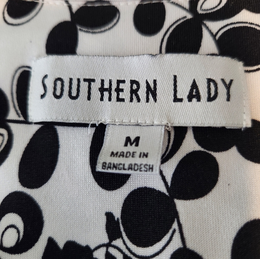 Southern Lady Monochrome Floral Blouse - Picture 6 of 7